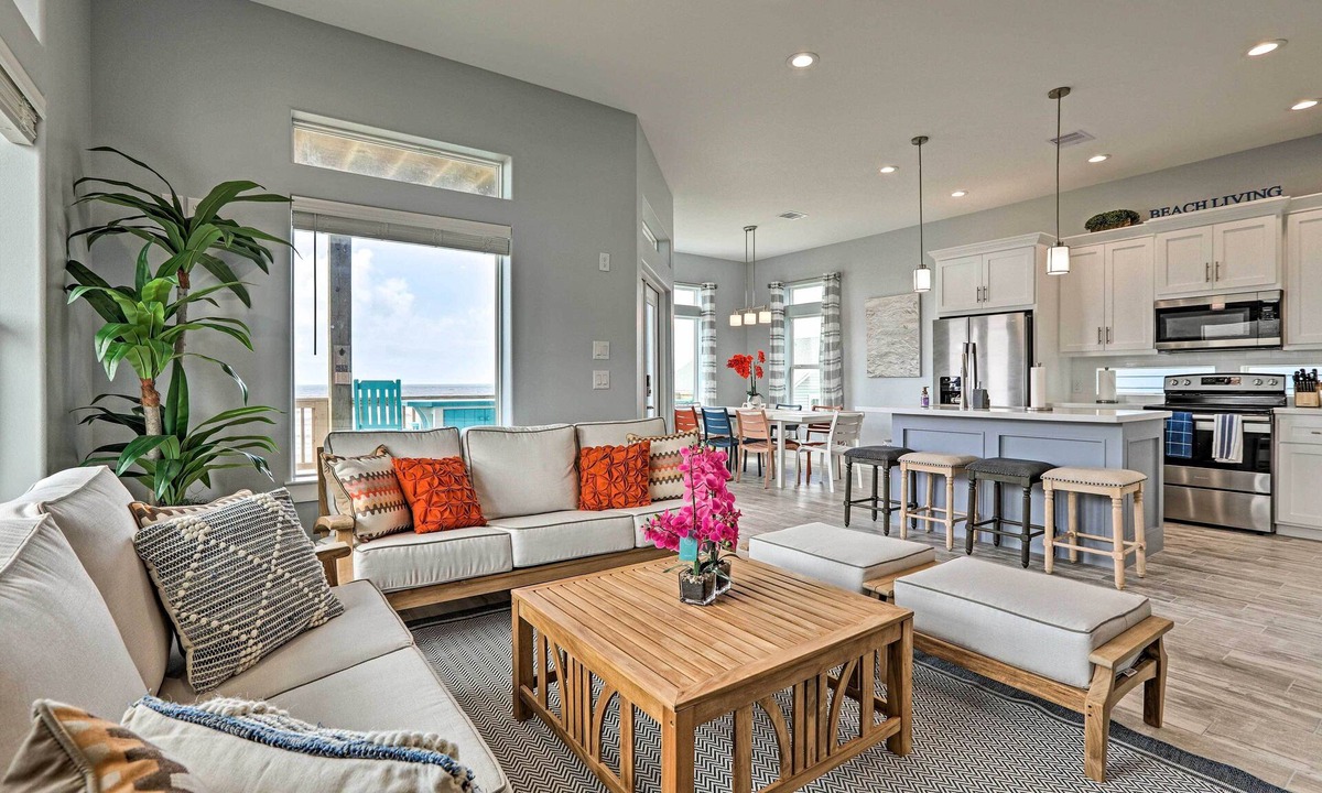 Galveston House | ‘Villa Azul’ Home in Galveston w/Ocean-View Deck!