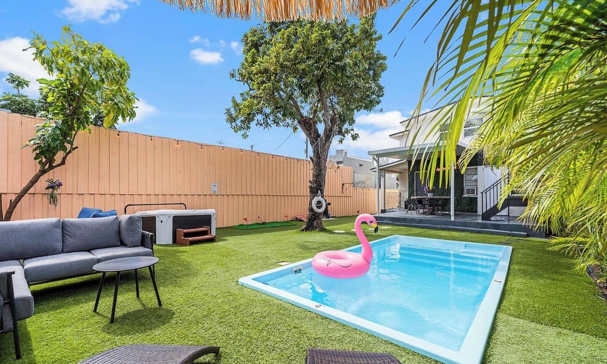Allapattah House | Villa Bonita | 6BR | Pool + Hot Tub