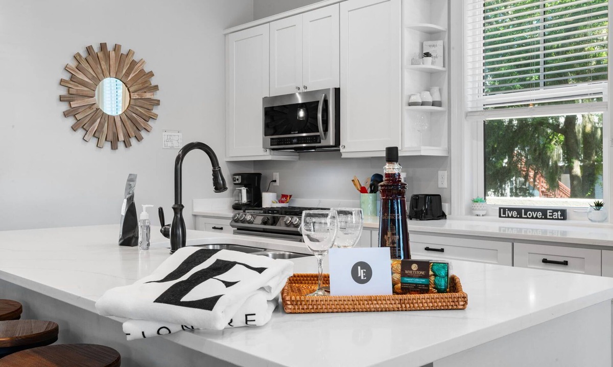 Lincolnville House | Villa Mojito Lakefront Home + APTs Sleeps 24