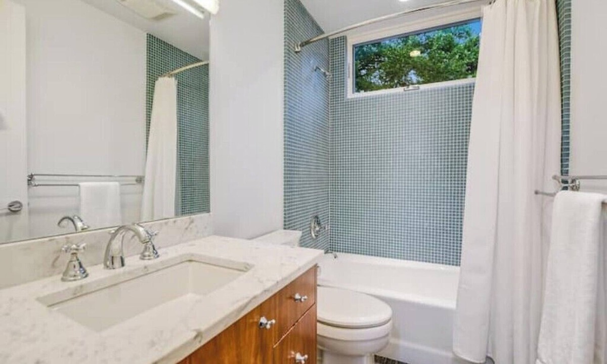 South River City Villa | Villa Tranquila and South Congress