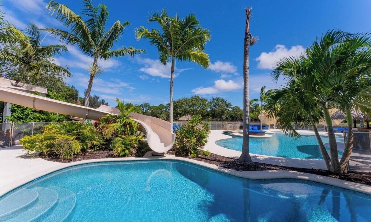 Jensen Beach House | Villa Zephyra, Grand 8BR Villa for Families & Groups