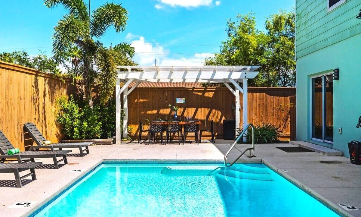 South Padre Island House | Walk to Bay & Beach! Private Pool! Foosball! Games