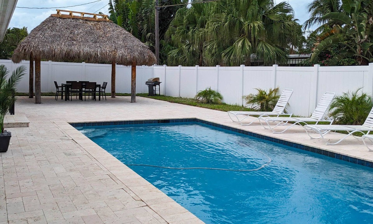 Santa Barbara Estates House | ~ Walk to Beach & Dining! ~ Private House with Pool