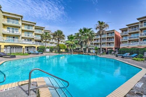 Galveston House | Walk to Galveston Beach: Resort Condo w/Perks!