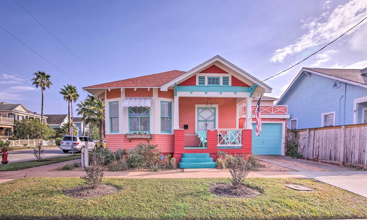 Galveston House | Walk to Pleasure Pier! 'Rose's Beach House'