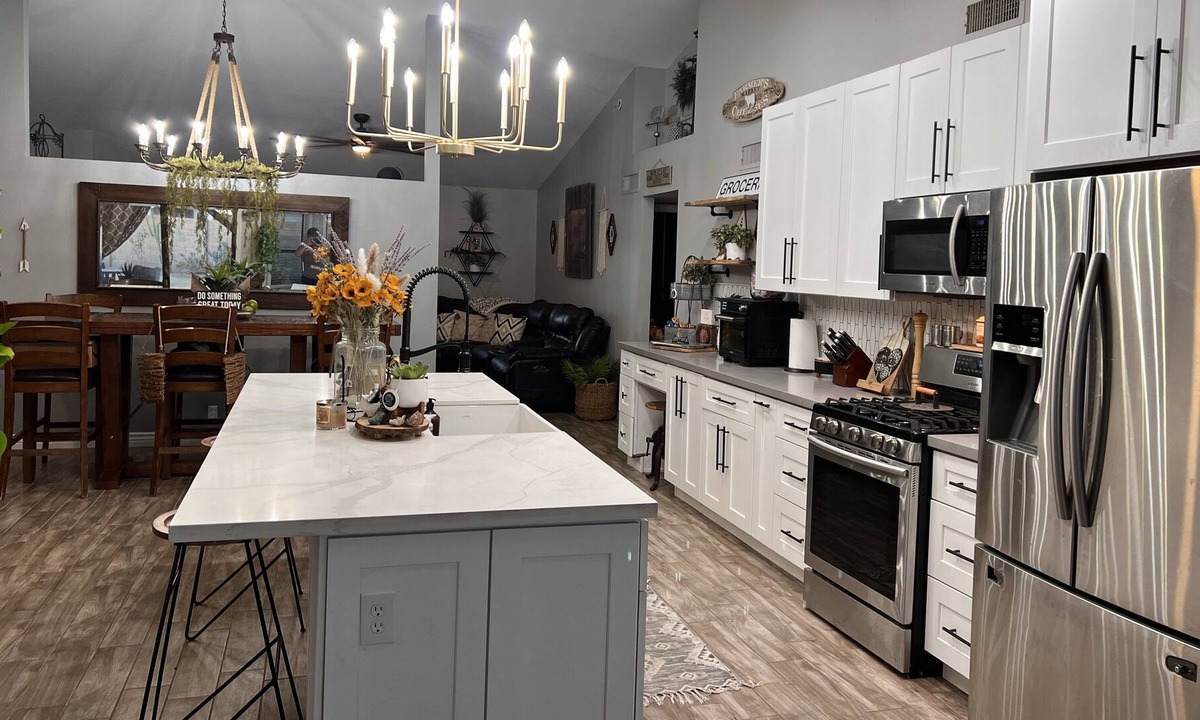 La Buena Vida House | Walk to State Farm Stadium & Westgate! 3 bed/ 2 bath fully remodeled home
