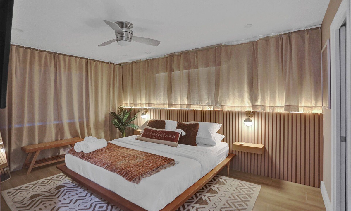 Wilton Manors House | Walk to Wilton Dr Waterfront Home