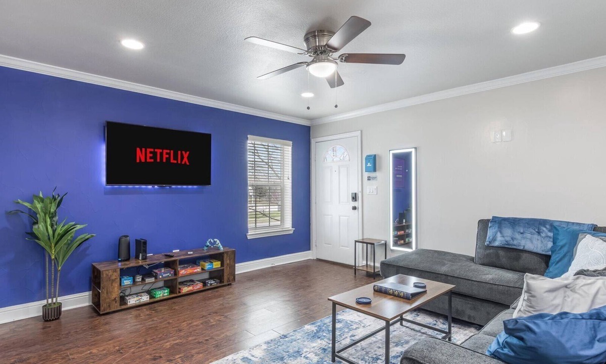 Arlington Apartment | Walk to World Cup Games! Near AT&T & Globe Life Field + Private Balcony