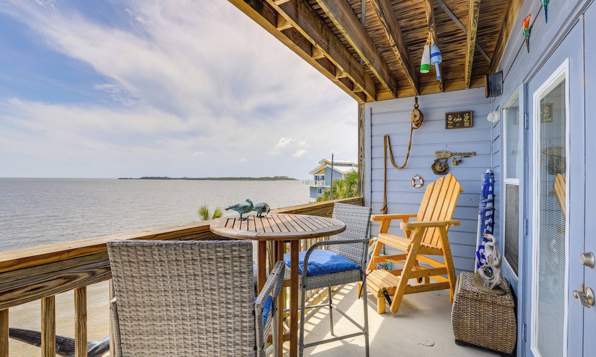 Cedar Key Apartment | Walkable Beachfront Retreat on Cedar Key!