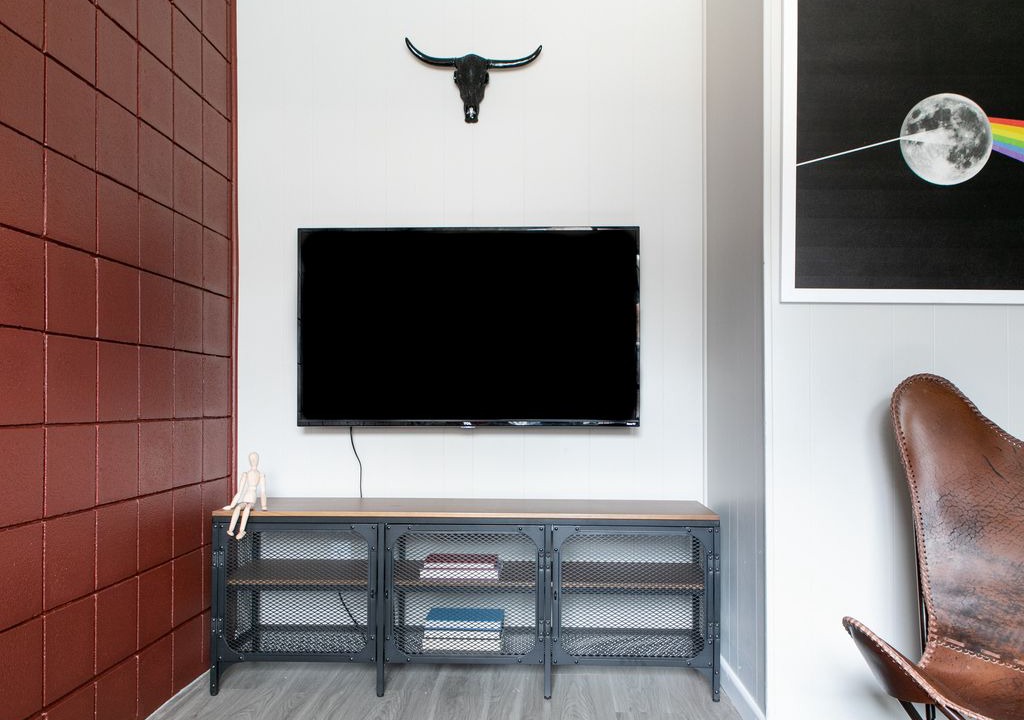 Hancock Apartment | WanderJaunt | Sabine | 2BR | Central Austin