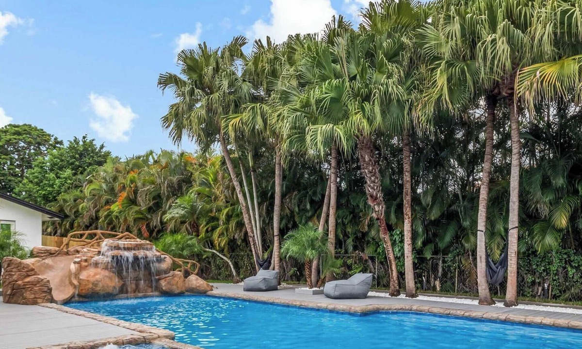 Plantation Villa | Waterfall Villa | Multi Court Watersilde Cinema
