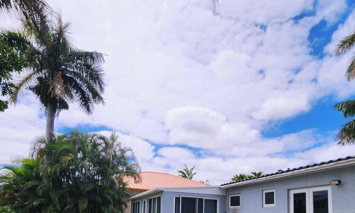Citrus Isles House | Waterfront 2BR Oasis, Quiet Island Near Beach and Airport and Hard Rock Stadium