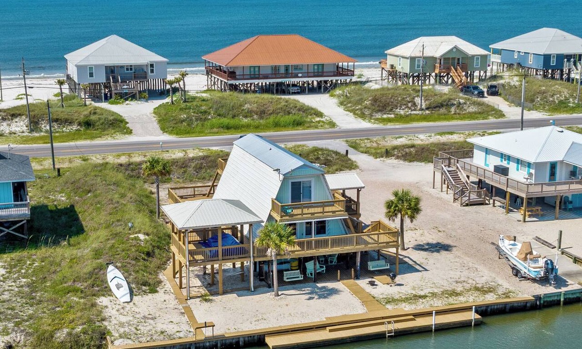 Silver Cay Cottage | Waterfront Beach Cottage