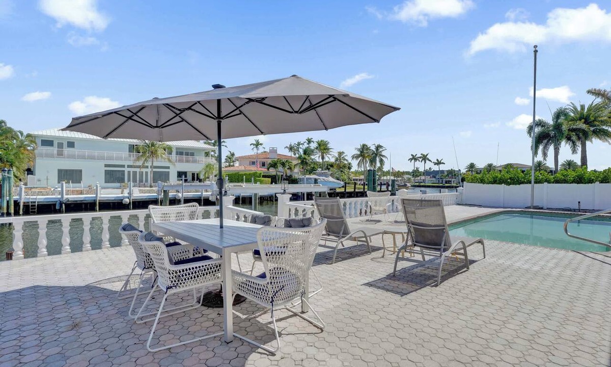 Bermuda Riviera House | Waterfront Breeze Villa | Walk to Beach