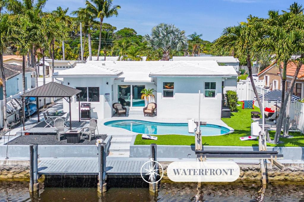 South New River Isles House | Waterfront Bungalow Heated Pool Pineapple Key