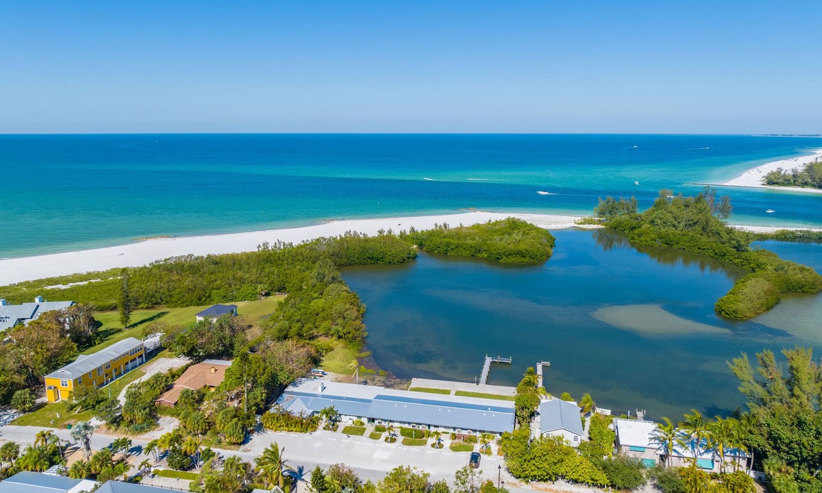 Whitney Beach Condo | waterfront bungalow north end LBK-2 minute walk to beach (weekly availability)