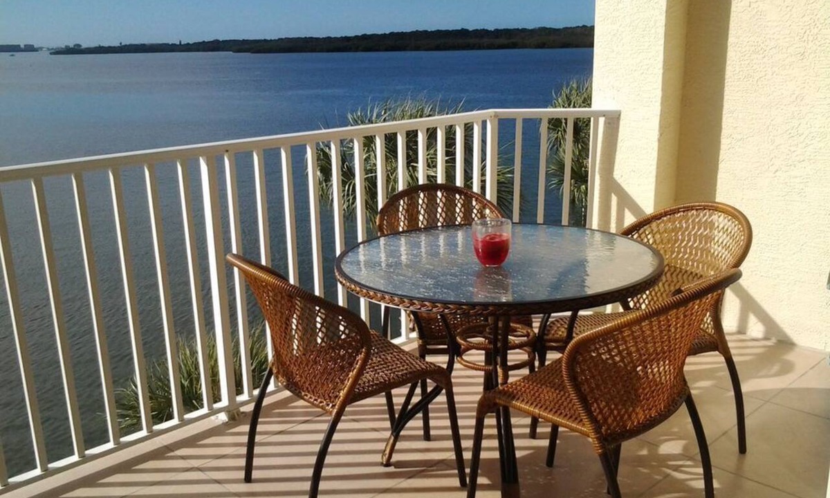 St. Petersburg Condo | Waterfront condo with private balcony. Sun All Day!