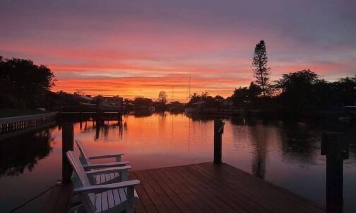 Apollo Beach House | Waterfront Home -Private Dock,Pool,Hot Tub,cold plunge, Kayaks, Paddleboards,