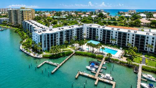 Marco Island Apartment | Waterfront Island Oasis! Heated Pool with Stunning View & 2 Full Bath