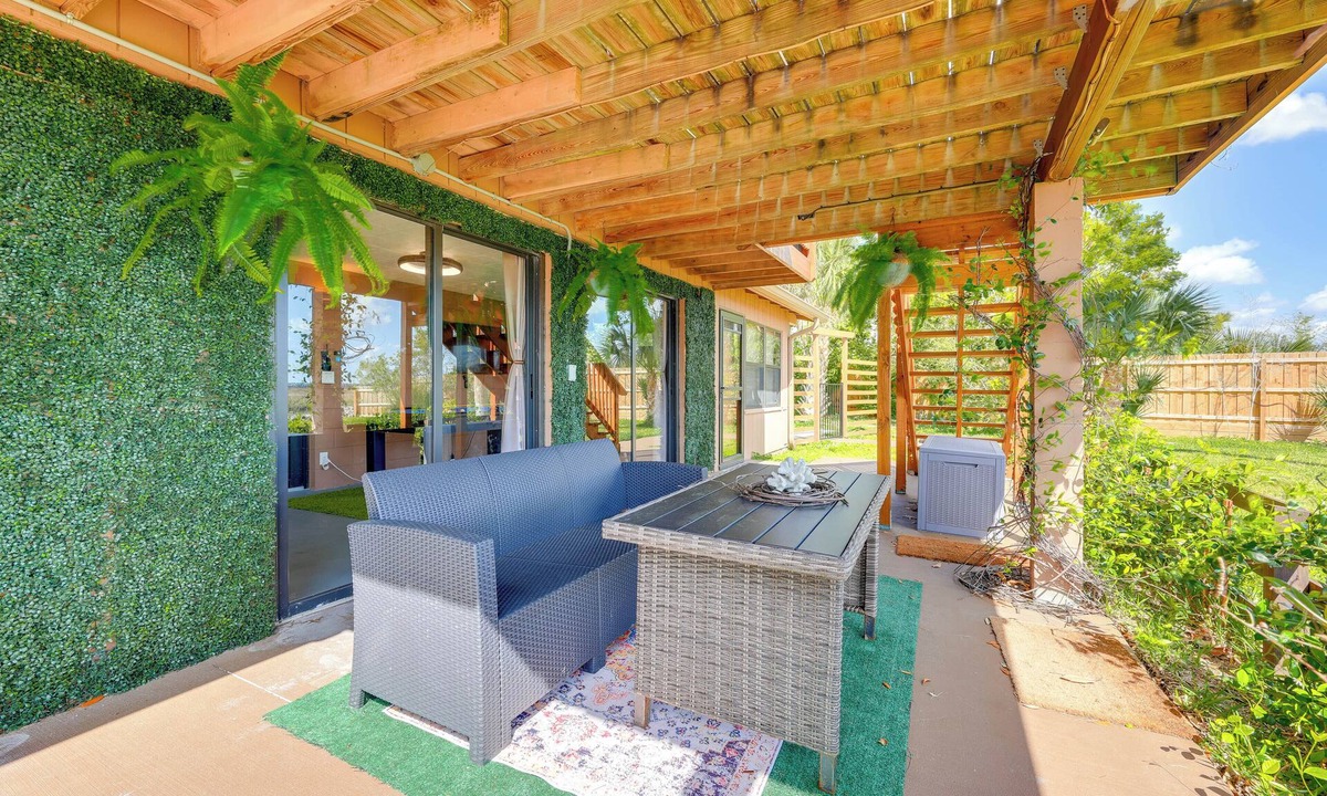 Girvin Cottage | Waterfront Jacksonville Gem w/Dock + Game Room!