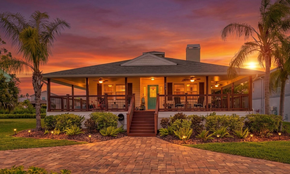 Ellenton House | Waterfront key west style Coastal retreat/Near Beaches & Ellenton Outlets