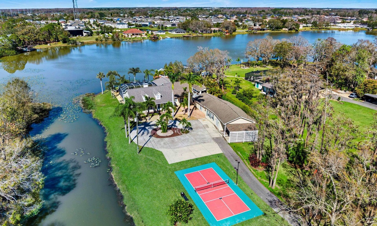 Westchase House | Waterfront * Pool * Pickleball * Basket *Sleeps 18