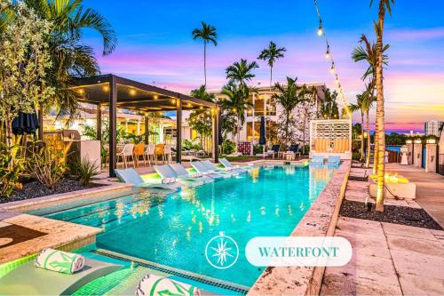 Coral Ridge House | Waterfront Residence Heated Pool grand outdoor Lime Key