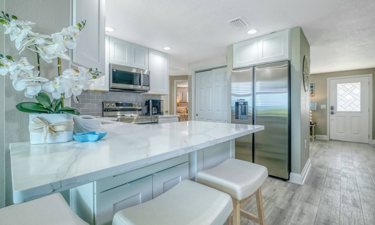 Signal Cove House | Waterfront Serenity: 2 Bedroom Retreat on the Gulf with Private Floating Dock