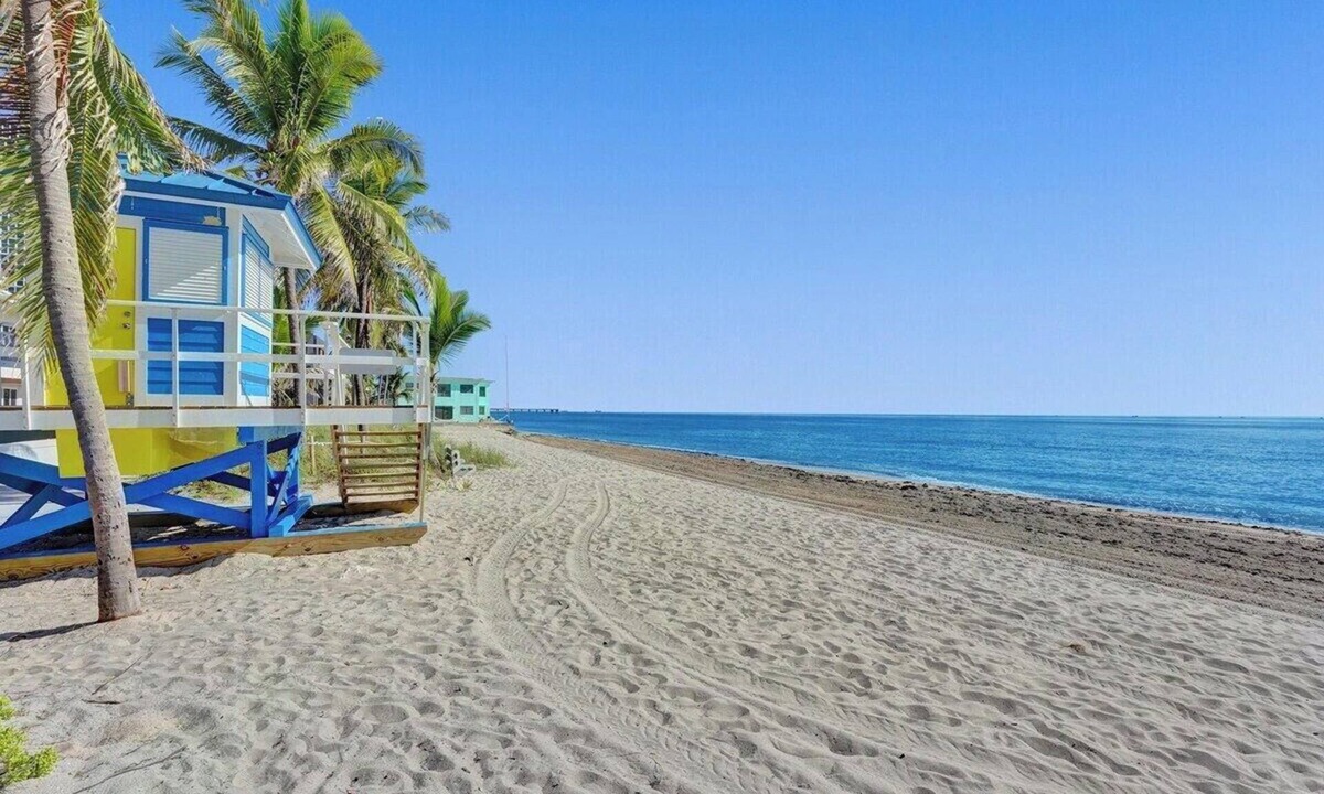 North Beach Apartment | Waves on Desoto 1 bedroom rental unit with pool