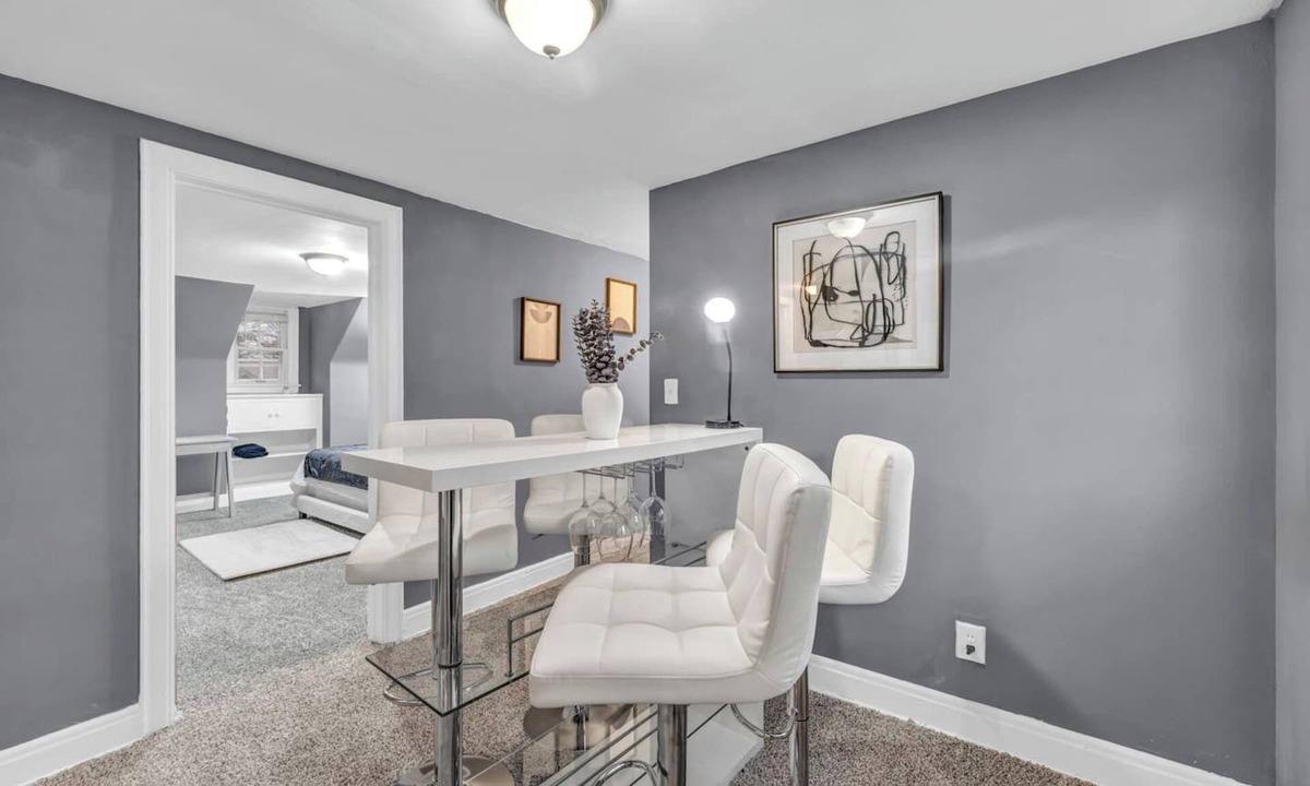 Highland Square House | Weber Duplex House Upper Unit Near Highland Square