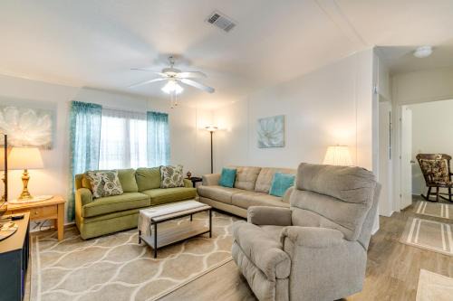Brooksville House | Weeki Wachee Home w/Fire Pit: 13 Mi to Ocean!