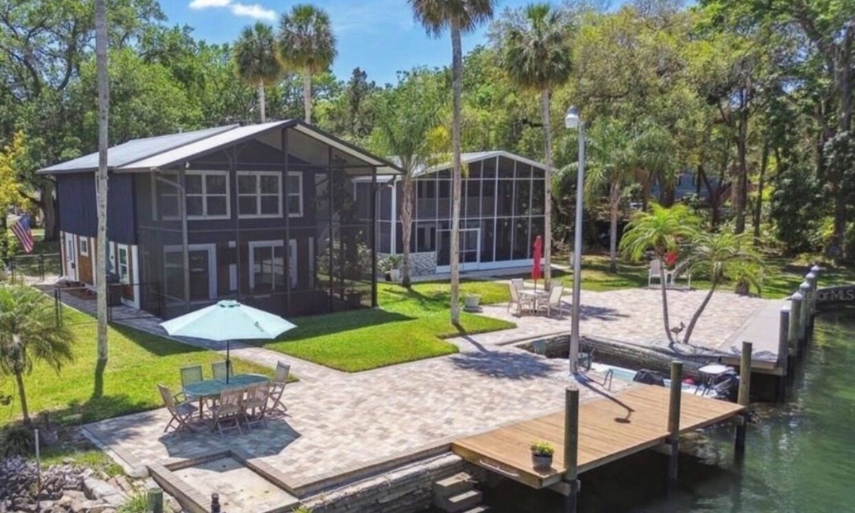 Weeki Wachee Gardens House | Weeki Wachee River Retreat - Main River House with Private Dock