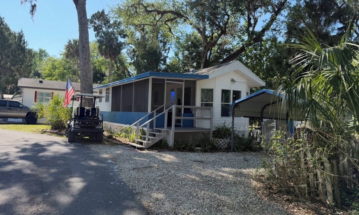 Homosassa Cottage | Welcome to the Sugar Shack in our unique fishing village of Homosassa.