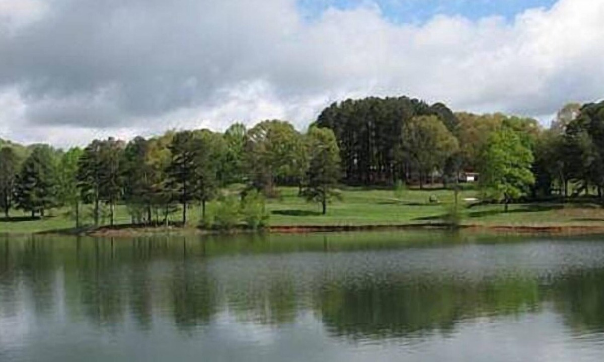Hayesville House | Welcome to The Treehouse on Lake Chatuge!