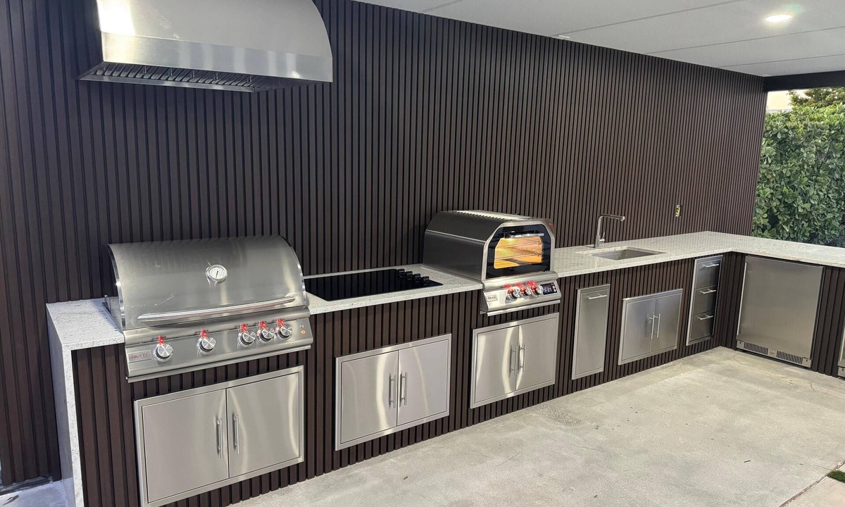 Flagami House | Welcome to Your Luxurious Retreat With A Resort Style outdoor Kitchen and pool!