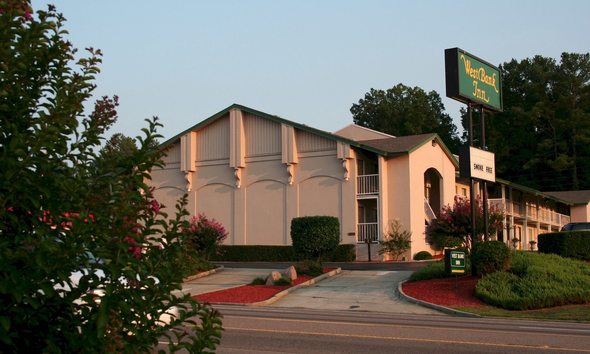 National Hills Hotel | West Bank Inn