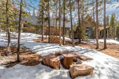 Michigan Hill House | Whisky Jack Lodge