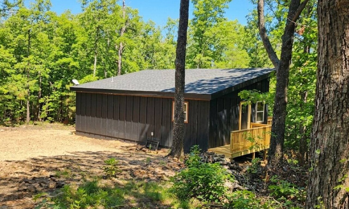 Pittsburg Cabin | Wildwood Cabins Secluded Lakeside Cabin w/High-End Private Hot Tub & Fire Pit