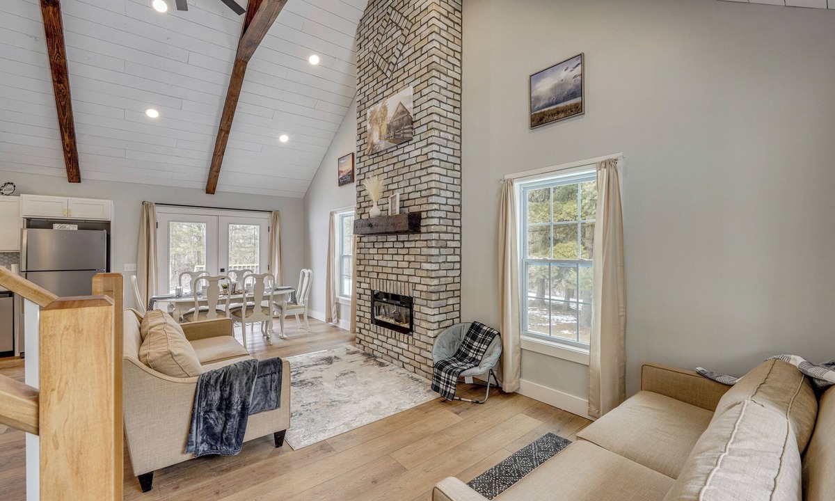 Willard Cottage | Willard Home On Working Farm w/Water Views!