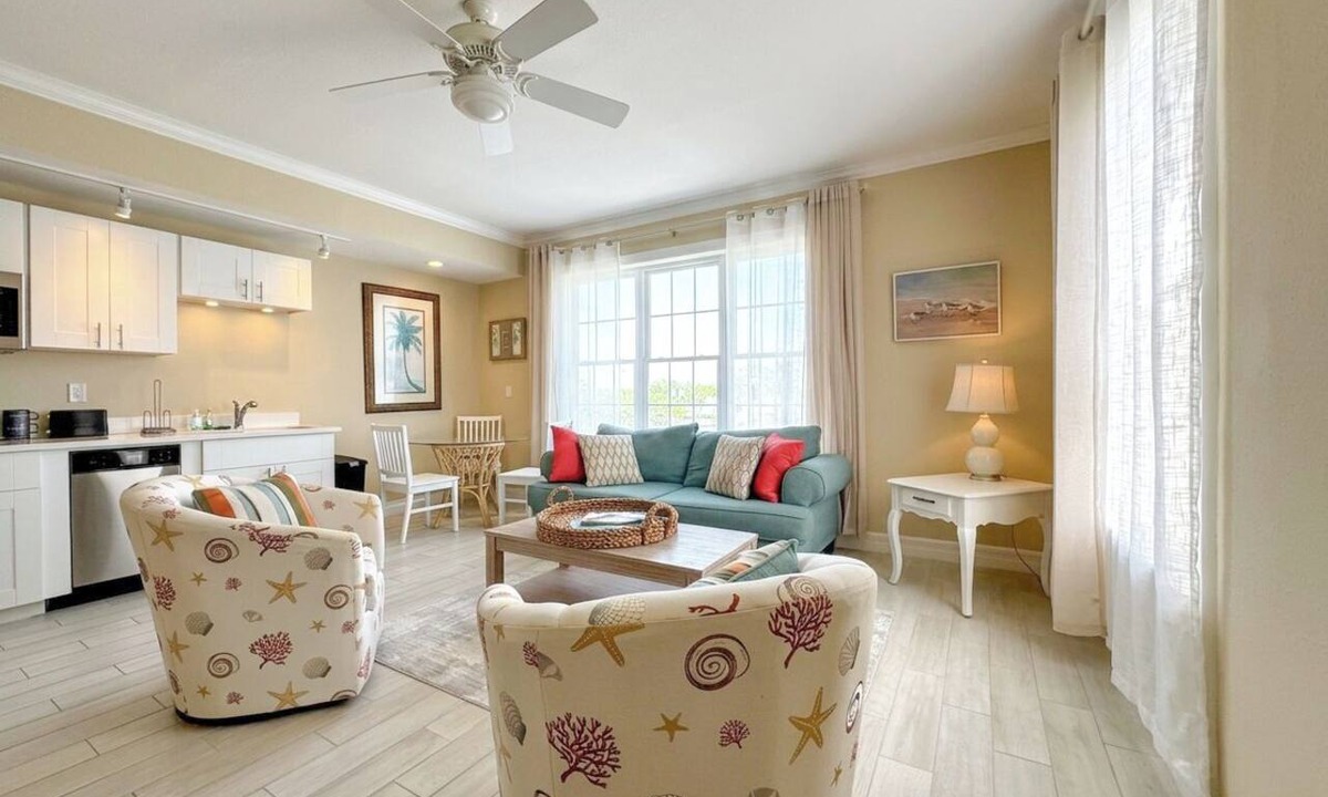 Osprey Condo | Windsor Lodge Unit #19, studio close to beaches