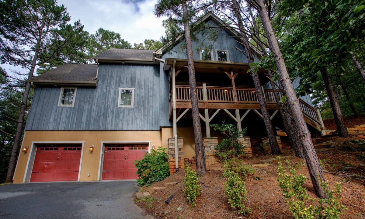 Fairview Cabin | Winters Haven | Luxurious Asheville Mountain Cabin | Exclusive Pool, Hot Tub, & Pet Friendly!