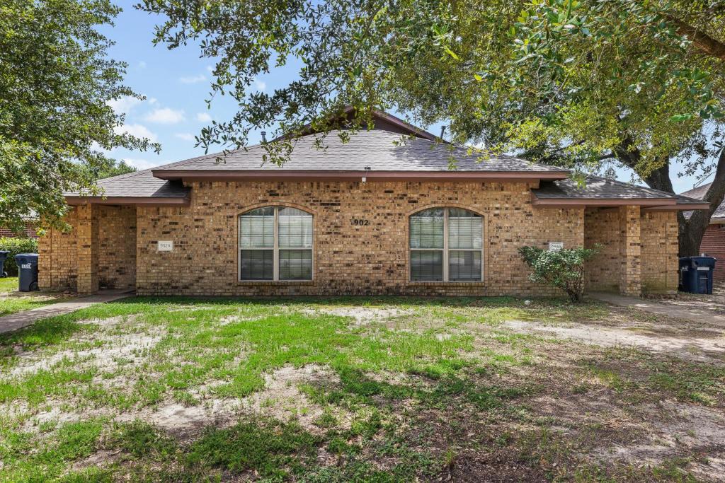 Eastmark House | Wolf Pen Creek Park Grand Retreat - 6BD, 4BA, 6 Cars