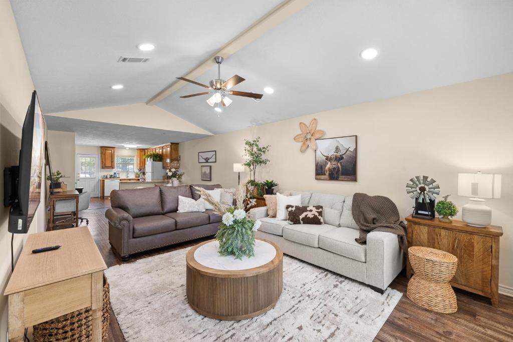 Eastmark House | Wolf Pen Creek Retreat #A, 3BD 2BA, Workspace, Washer and Dryer, Parking