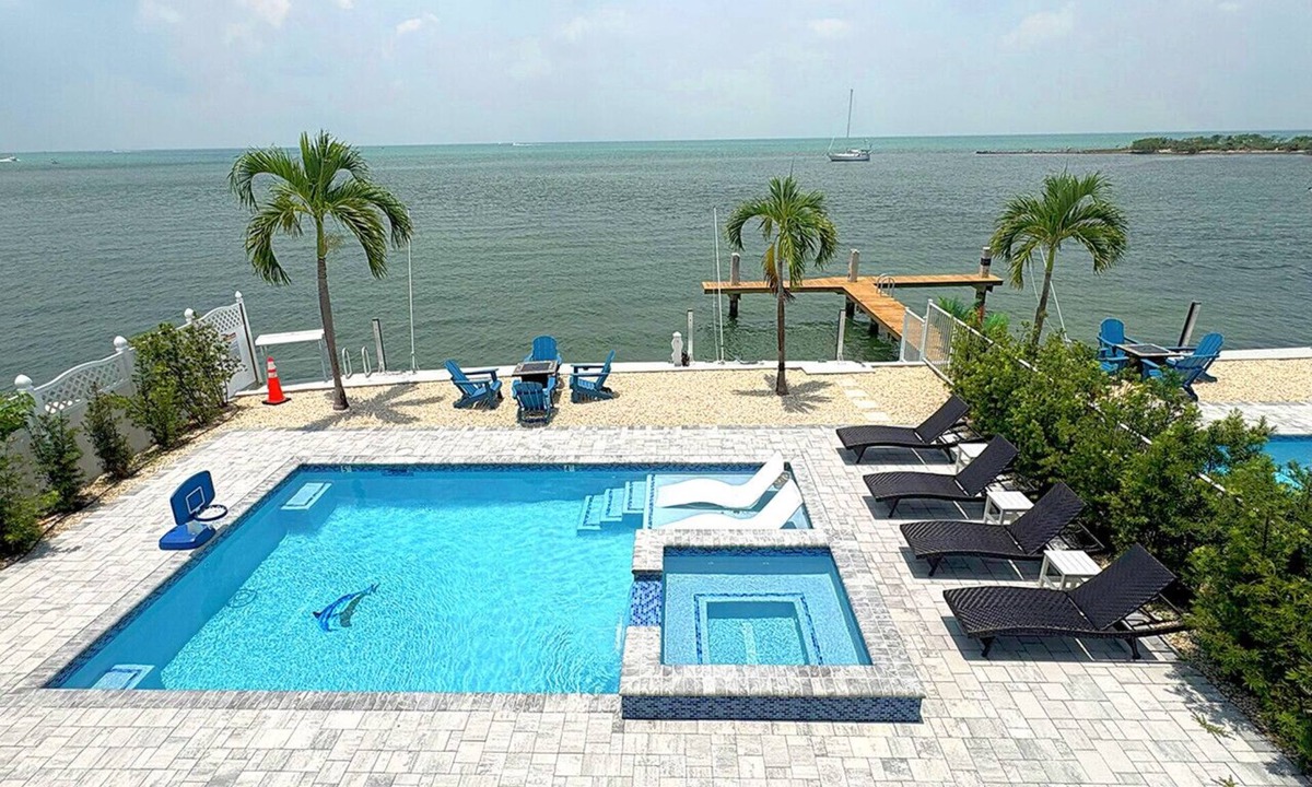 Marathon House | World-Class 5 Bed Villa Oceanfront Pool/Hot tub Sunset Escape Sleeps 12