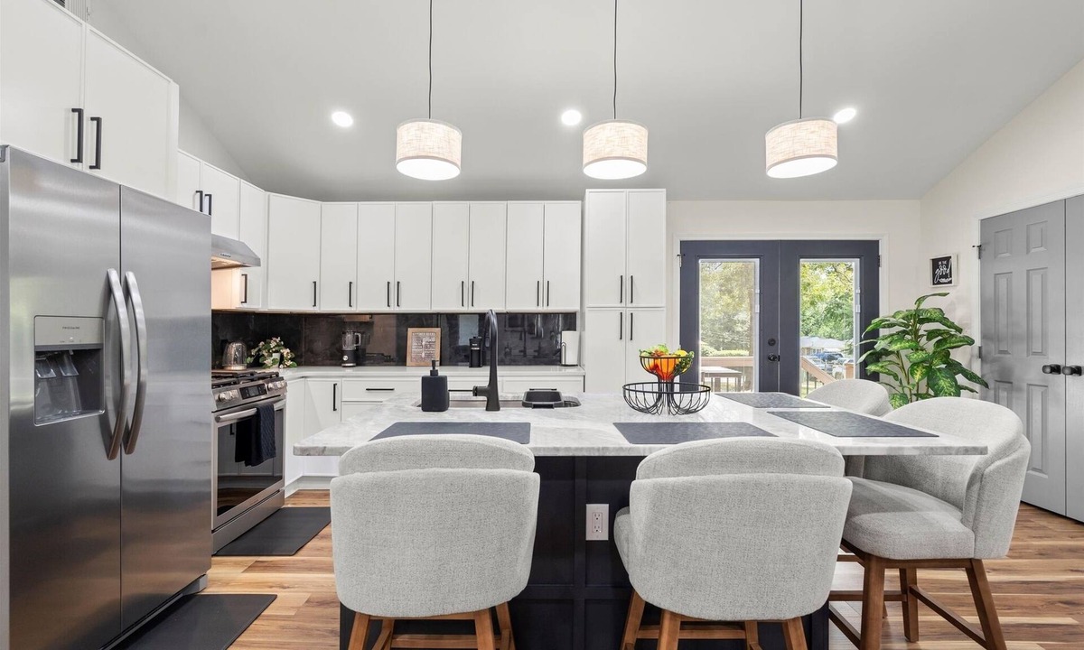 Belvedere Park House | World Cup Compound - 2 Luxury Homes! Sleeps 12