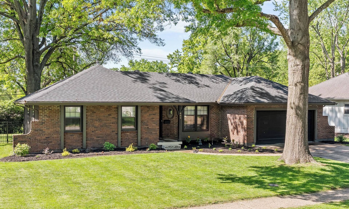 Lee's Summit House | World Cup Retreat only 20 minutes from GEHA Field at Arrowhead Stadium!