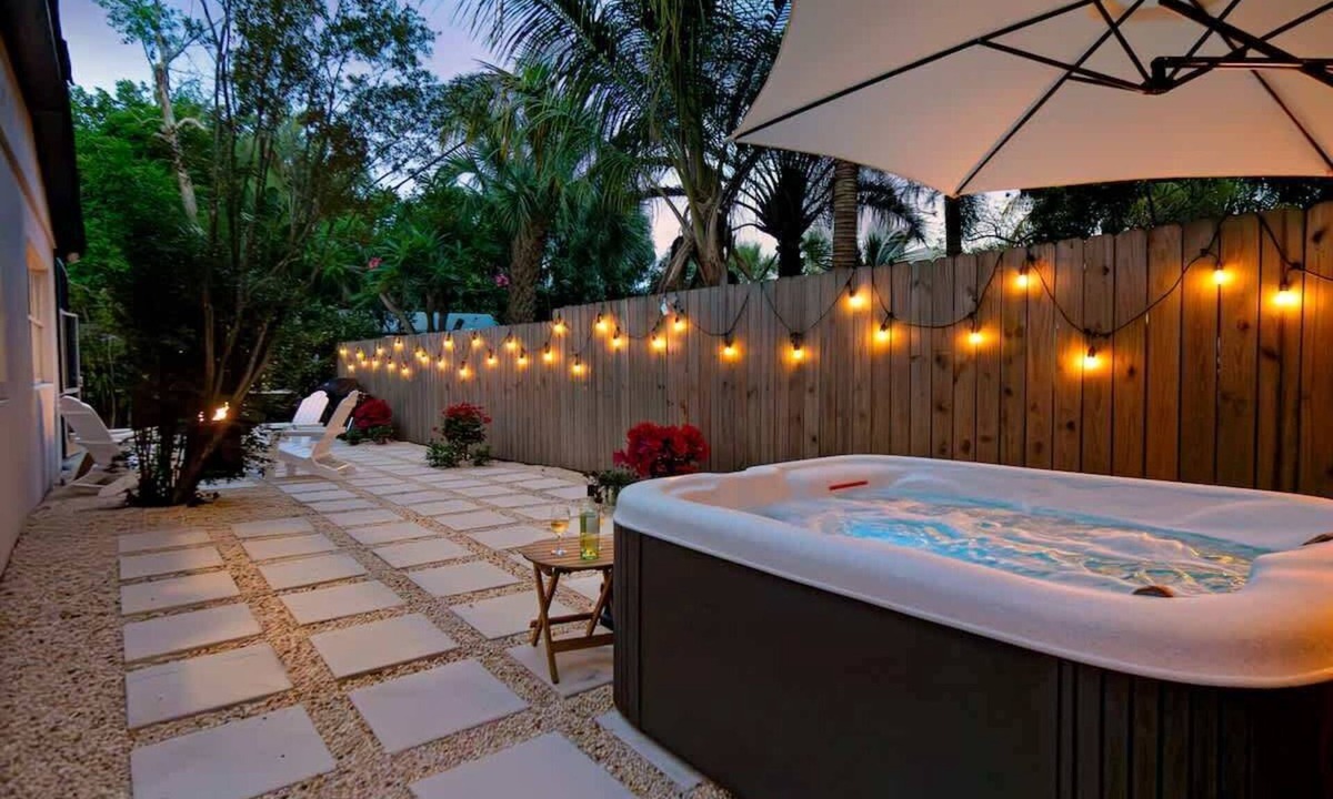 Southwest House | WPB Elegant 5BR | Hot Tub | Fire Pit | Near Beach