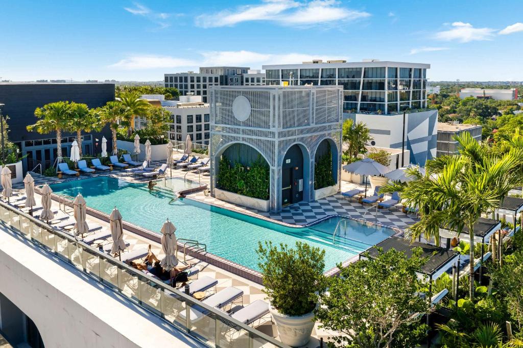 Wynwood Art District House | Wynwood Pad- Stylish Apt with View & Rooftop Pool