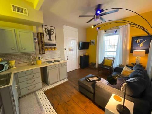 Galveston Apartment | You Are My Sunshine! Sleep 2 w/King bed!