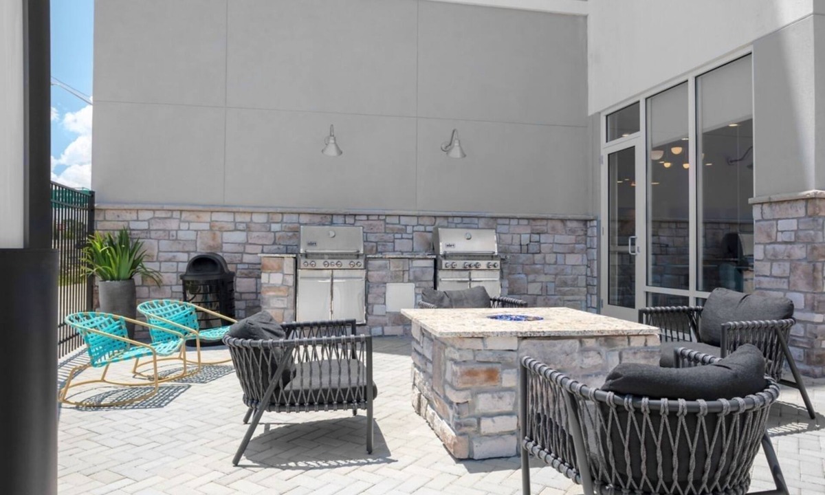 Clearwater Hotel | Your Home Away From Home! 2 Serene Units, Free Breakfast, Free Parking, Pool